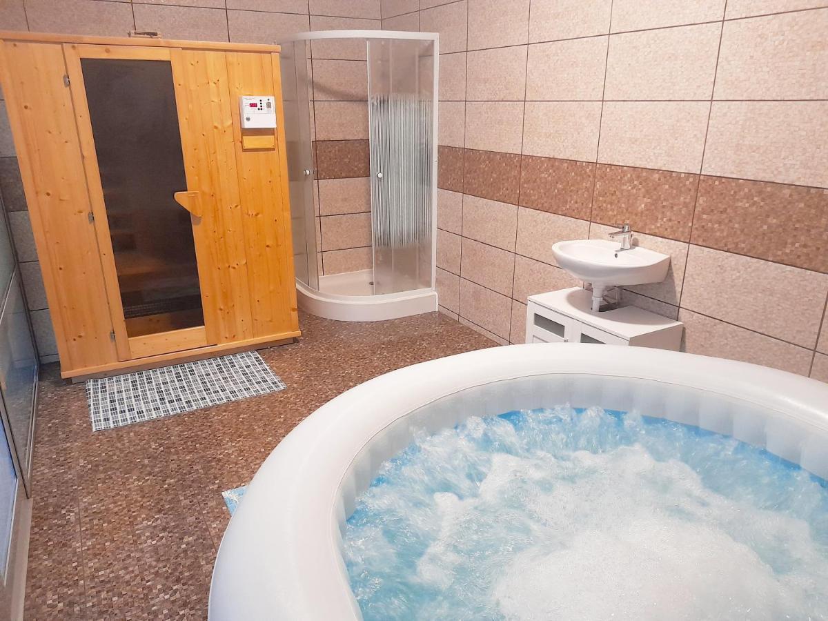 ホテル Matra Wellness Vendeghaz Parádsasvár エクステリア 写真